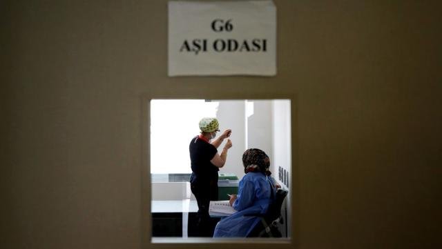 Sağlık Bakanı Koca: Salgında yaklaşık 50 bin kişi hayatını kaybetti, ertelenen sağlık hizmetlerinden kaynaklı can kaybı çok daha fazla