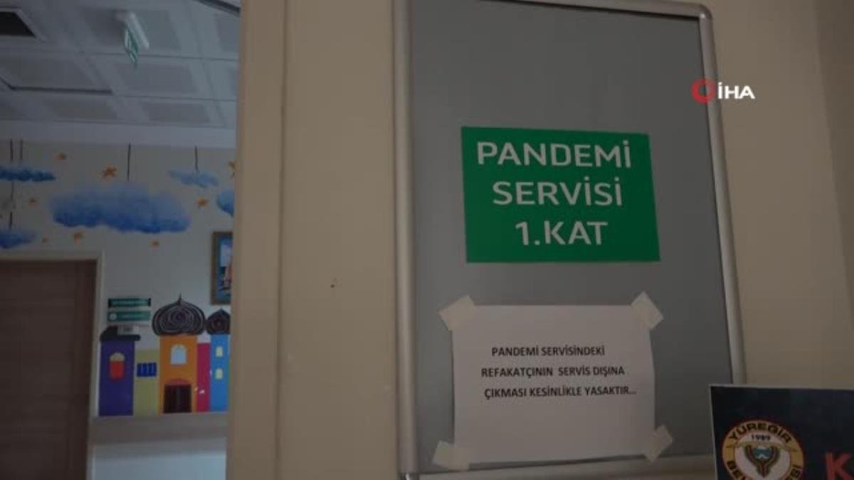 Sağlık çalışanlarının zafer pozu