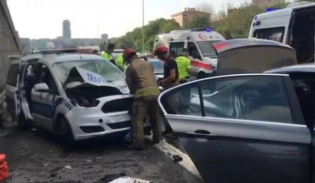 Sarıyer’de polis aracıyla otomobil çarpıştı!