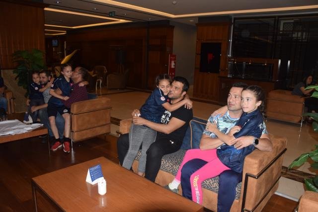 Short Track Milli Takım sporcularına “Babalar Günü” sürprizi