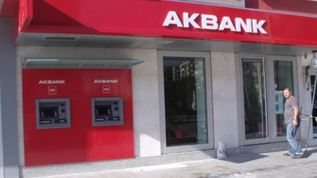 Sistemi çöken Akbank’taki sorun üzerinden 24 saat geçmesine rağmen çözülemedi! Binlerce müşteri mağdur durumda
