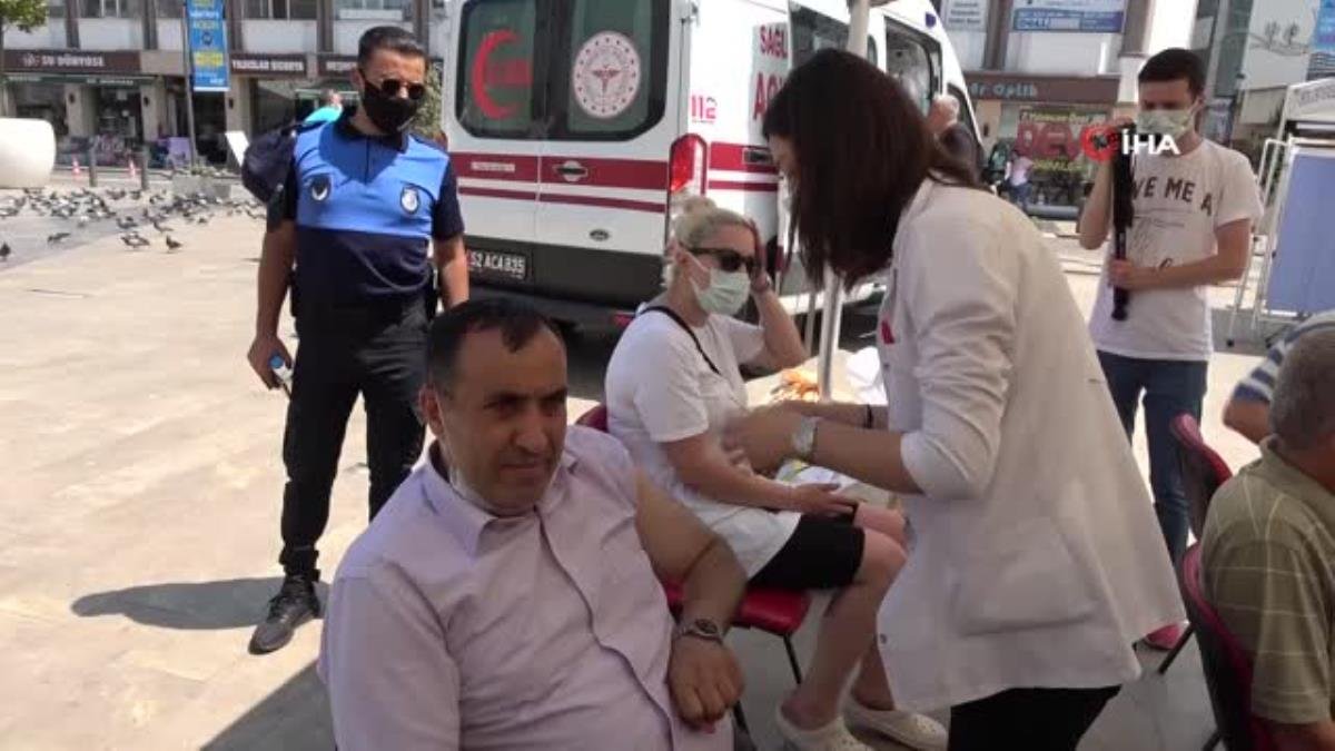 Vali Sonel gençlere seslendi: “Aşı olun”