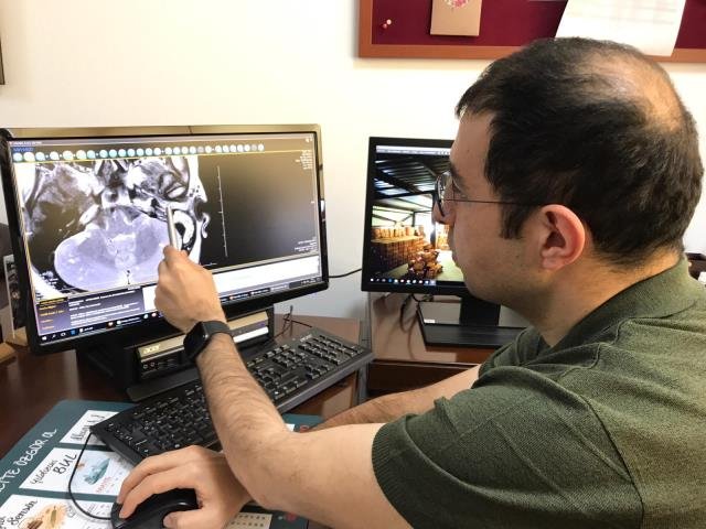 Zonguldak’ta kulak kemiğinde tümör bulunan hasta 11 saatlik operasyonla sağlığına kavuştu