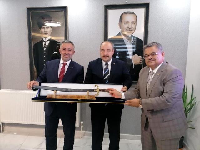 Bakan Varank: “Yangınlarımızı söndüreceğiz, vatandaşlarımızın yaralarını biz yine hükümet olarak saracağız”