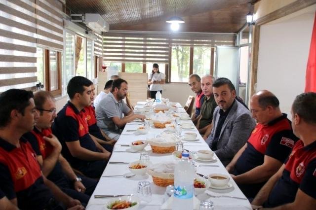 Başkan Aktürk’ten yangınlara karşı mücadele eden itfaiye personeline teşekkür