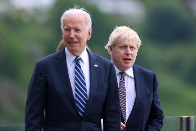 Biden ve Johnson Afganistan’ı görüştü