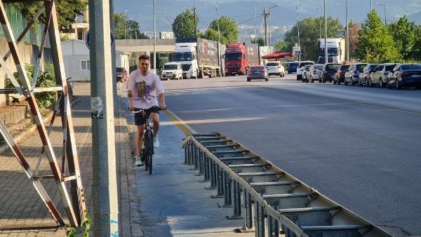 Bisiklet yolunda yüksek gerilim bariyeri