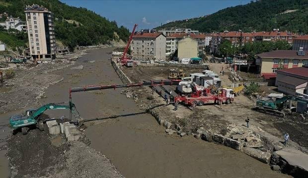 Bozkurt ilçesinde yıkılan köprünün yerine seyyar köprü kuruldu