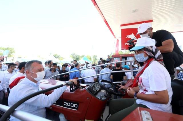 Büyükşehirden çiftçilere 2 milyon litre akaryakıt desteği