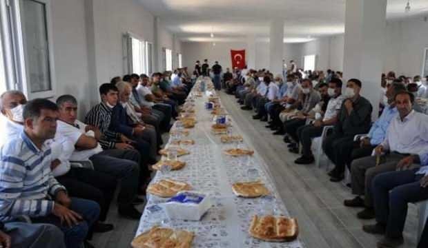 Derik’te husumetli aileler 3 bin kişinin katıldığı yemekte barıştı