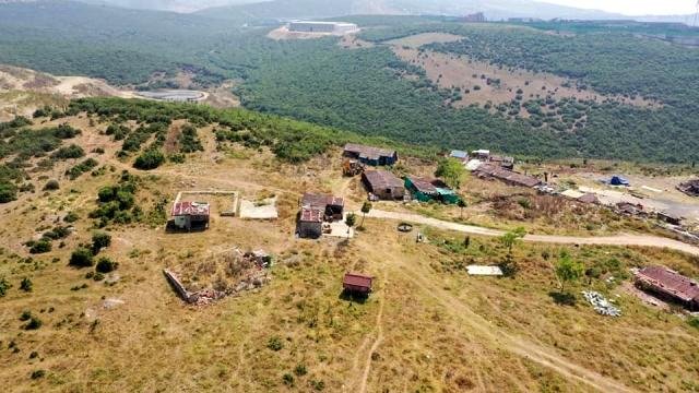 Dilovası’nda kaçak yapılar yıkılıyor