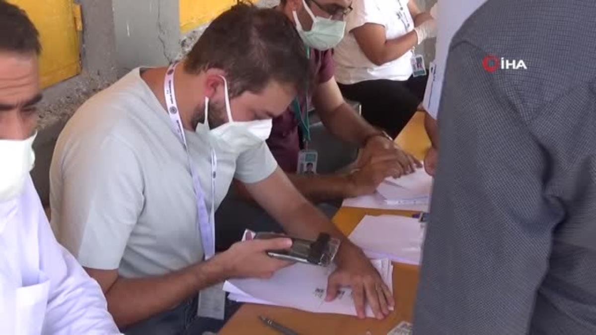 Diyarbakır’da kırsal mahallelerde aşı stantları kuruldu, vatandaşlar sıraya girdi