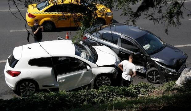 E-5’te zincirleme kaza: 4 araç birbirine girdi