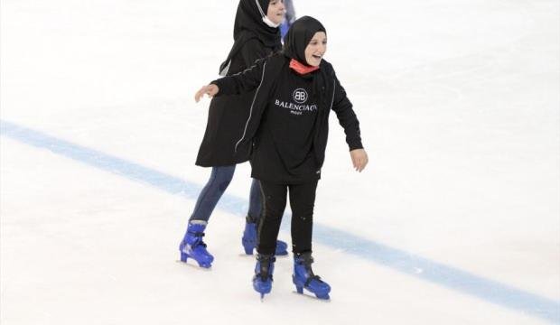 Erzurum’da öğrenciler hem Kur’an, hem de buz pateni öğreniyor