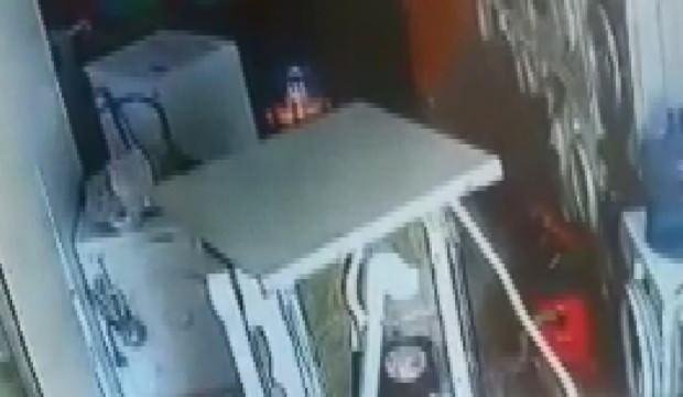 Esenyurt’ta hırsız çamaşır makinesinin arkasında saklanırken yakalandı