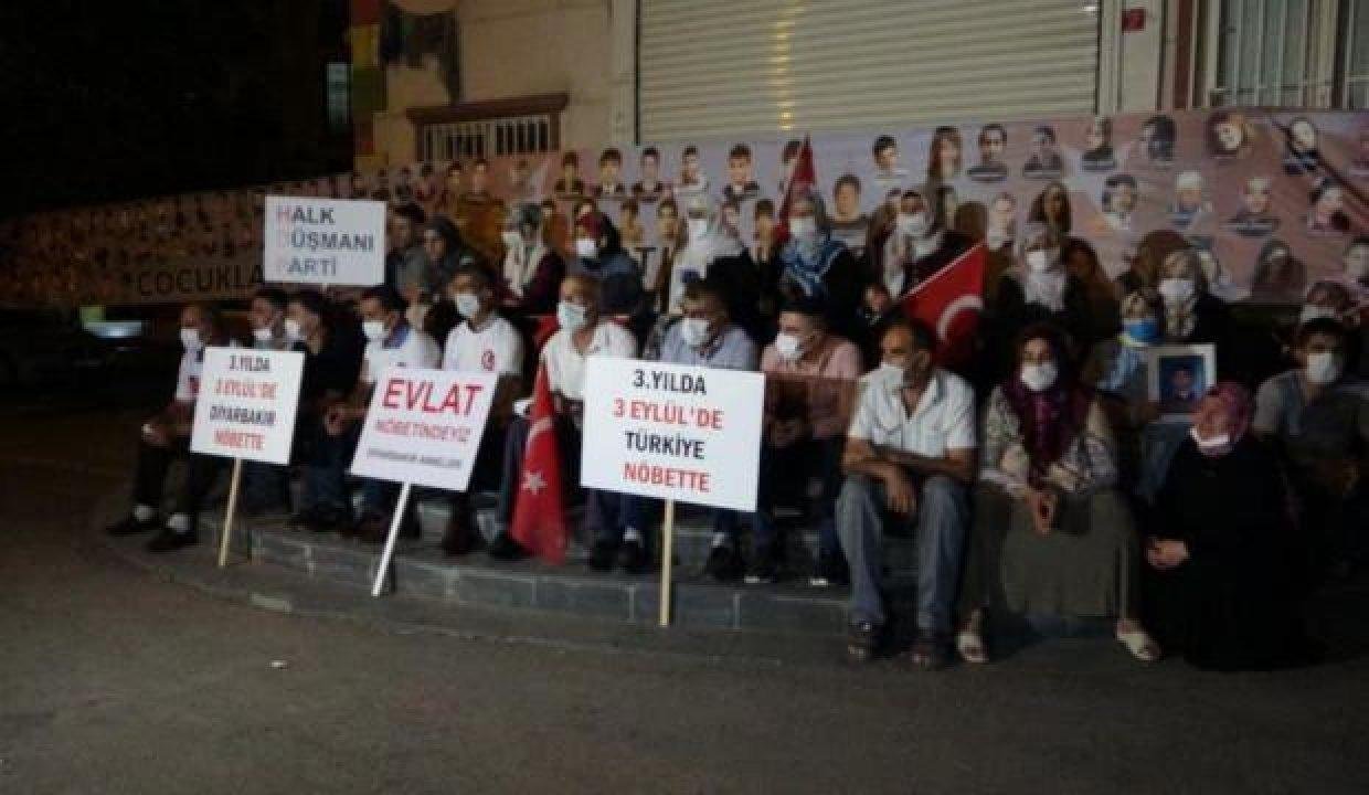 Evlat nöbeti tutan aileler şimdi de gece nöbetinde