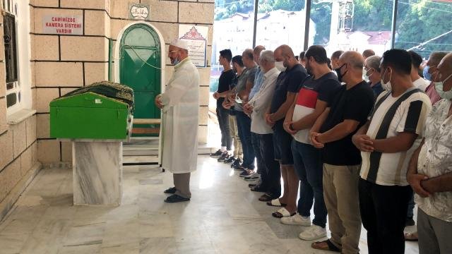 Fransız balkondan düşerek ölen kadın son yolculuğuna uğurlandı