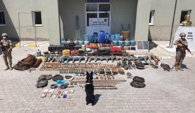 Hakkari kırsalında 3 sığınak ele geçirildi