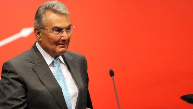 Hakkındaki iddiaların ardından ilk kez konuşan Deniz Baykal’ın giydiği tişört dikkat çekti