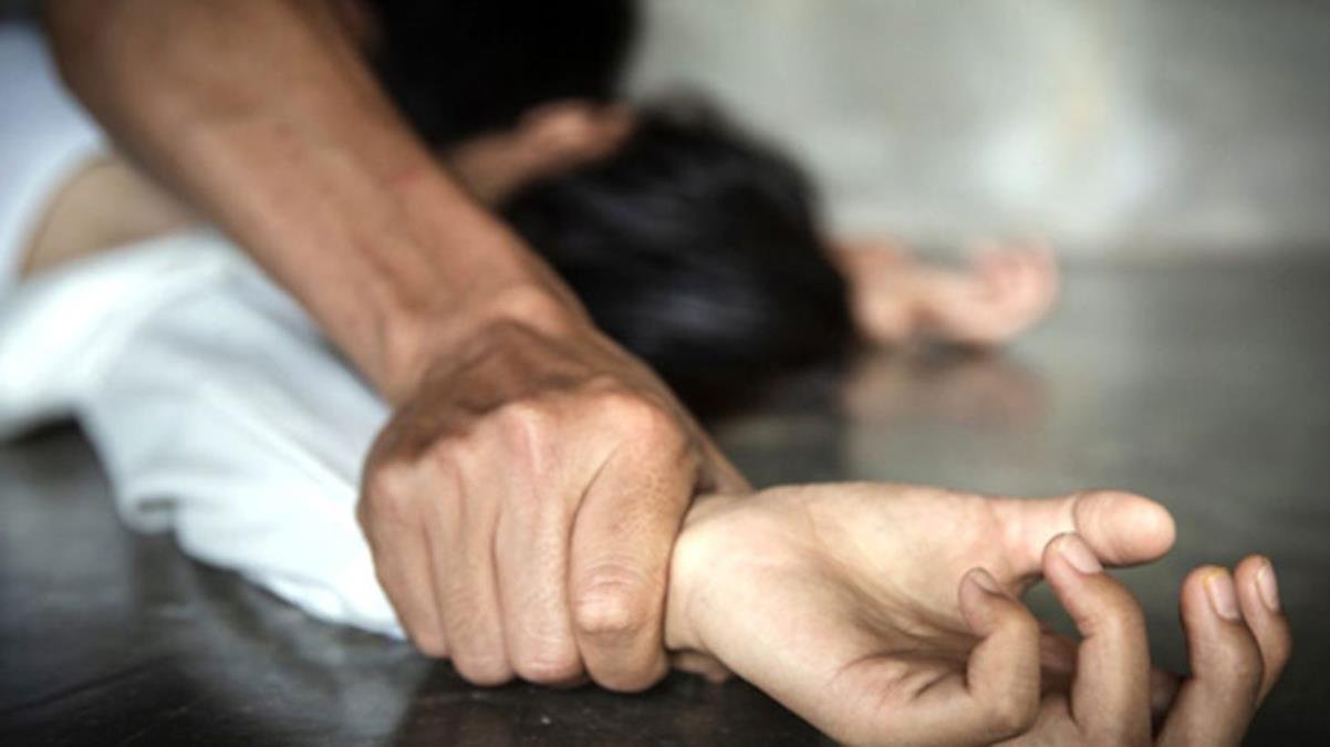 Hindistan’da 9 yaşındaki kız çocuğuna tecavüz iddiası ortalığı karıştırdı! Öldürdükten sonra yakmışlar