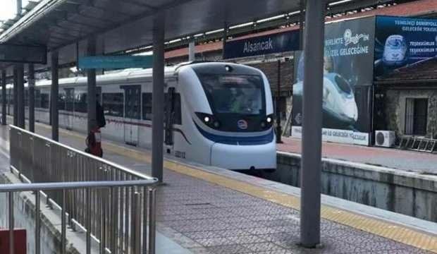 İzmir’de yük treni raydan çıktı! Seferler aksadı