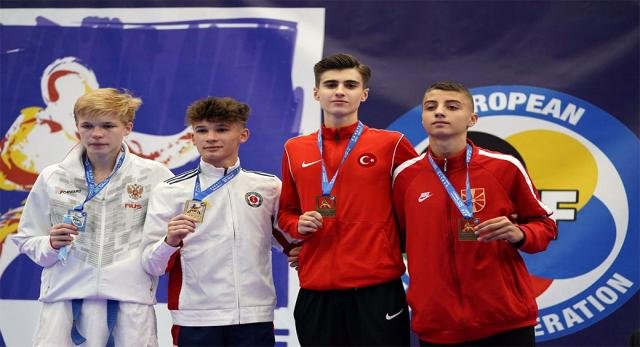 Karateciler Avrupa şampiyonasından 4 madalya çıkardı
