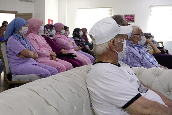 Kocaeli Büyükşehir Belediyesi ‘Sıfır Atık’ projesi kapsamında huzurevi sakinlerine eğitim verdi