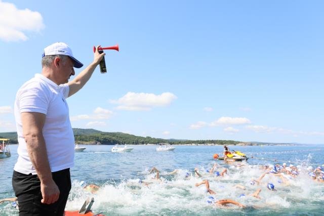 Kocaeli’de “Açık Su Yüzme Yarışı” yapıldı