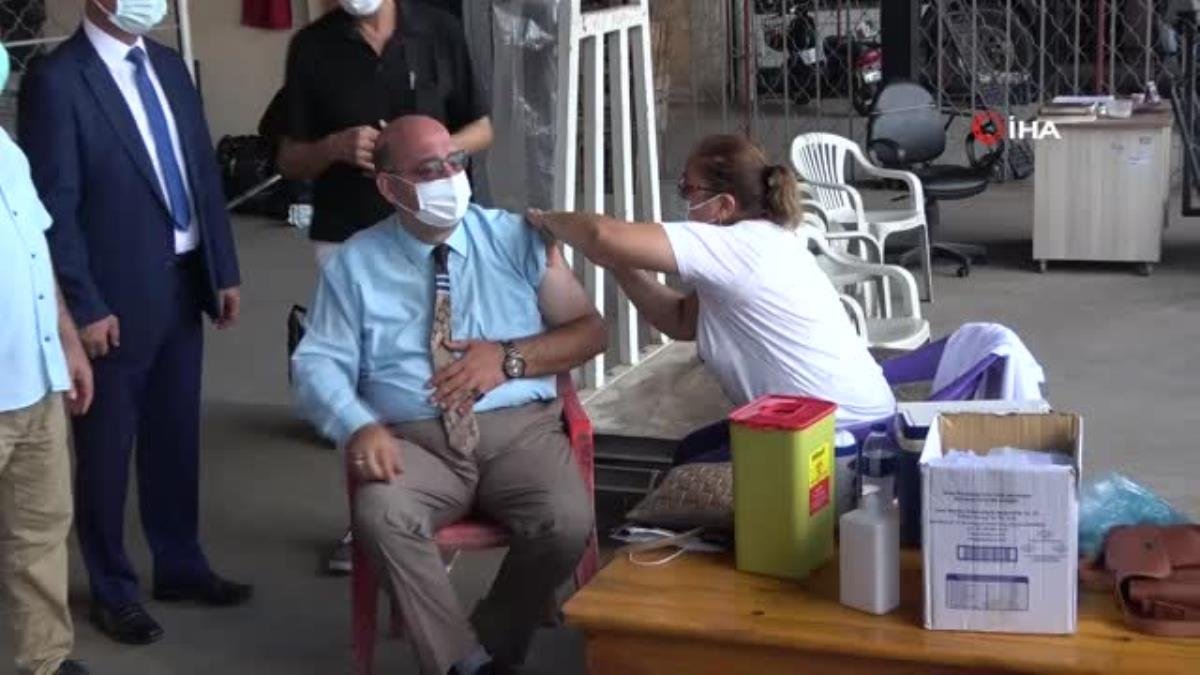 Korona virüs aşısı, hal esnafının ayağına getirildi