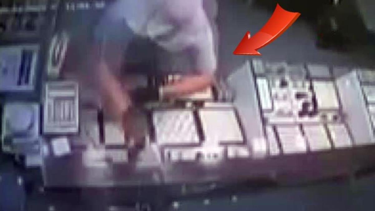 Kuyumcunun yüzüne taşla vurup altınlarla kayıplara karıştı! O anlar kamerada