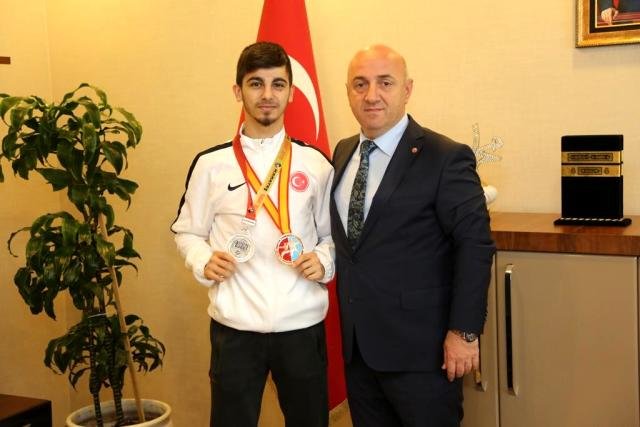 Olimpiyat heyecanı dev ekranda