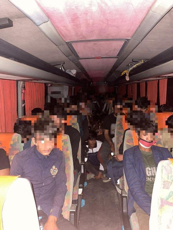 Otobüste 68 Afgan göçmen yakalandı