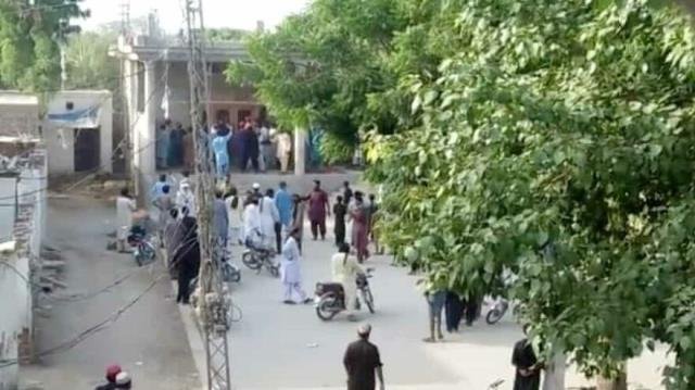 Pakistan’da medresedeki kütüphanenin halısına idrarını yapan 8 yaşındaki çocuk ölüm cezasıyla karşı karşıya
