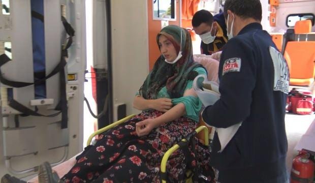 Pazarda alışveriş yaparken omzuna yorgun mermi düştü