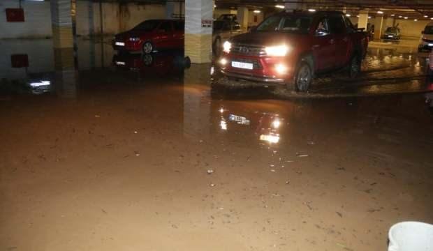 Rize’de şiddetli yağış sonrası şehir merkezi sulara teslim oldu