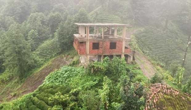 Rize’deki sel sonrası heyelanda ev 30 metre kaydı