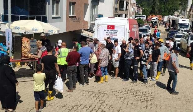 Sadakataşı Karadeniz’e yardım ulaştırmayı sürdürüyor