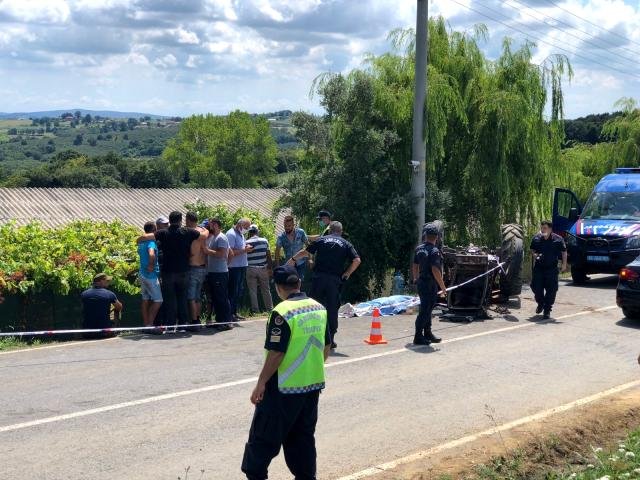 Son dakika: Devrilen traktörün altında kalan vatandaş olay yerinde hayatını kaybetti