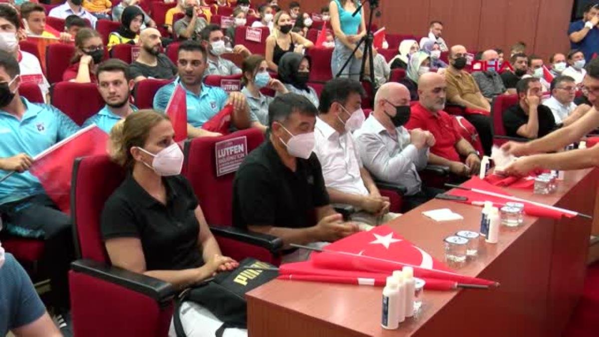 Son dakika haber: TOKYO OLİMPİYATLARI’NDA GÜMÜŞ MADALYA KAZANAN ÇOCUKLARINI, GÖZYAŞLARI İÇERİSİNDE İZLEDİLER