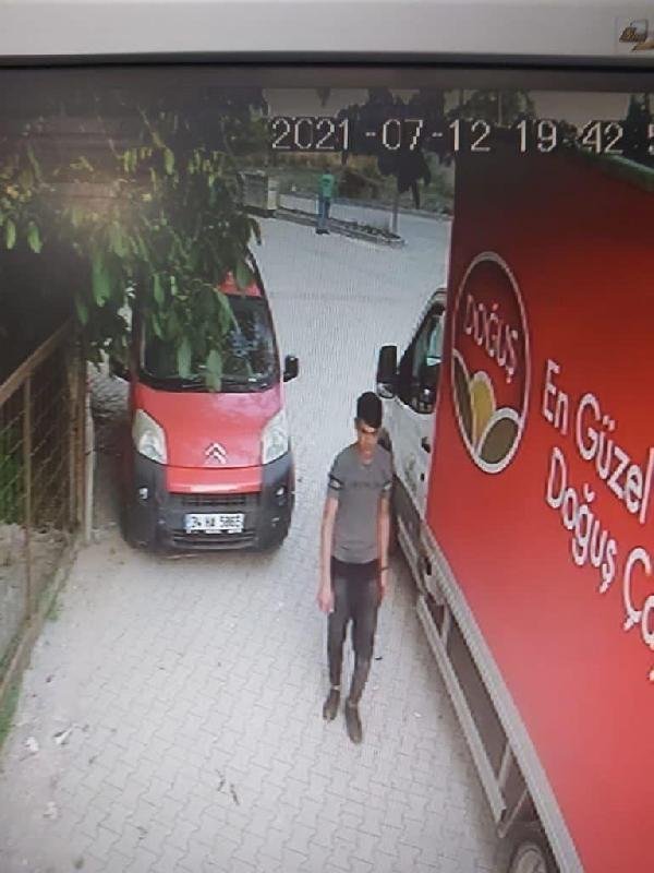 Son dakika haberi: Boğazını sıkıp, cinsel istismara kalkıştığı genç kızı sesler gelince bırakmış