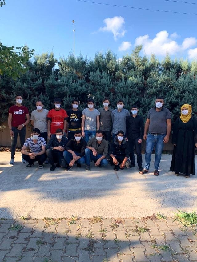 Son dakika haberleri: TEM Otoyolu’nda 15 göçmen yakalandı sürücü gözaltına alındı