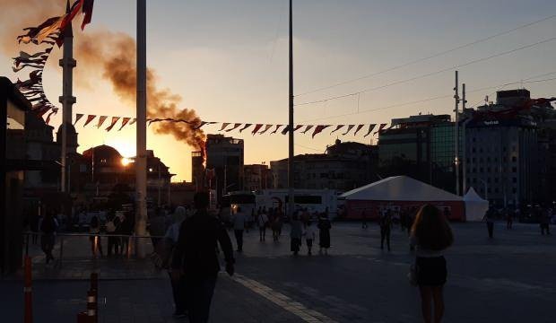 Taksim’de korkutan otel yangını!