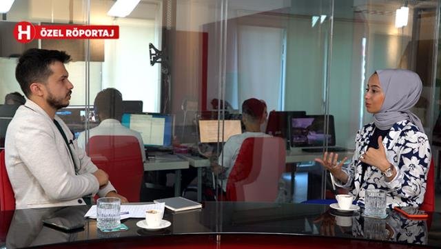 Türkiye’yi alevler esir alırken, Psikolog İrem Oturaklıoğlu sosyal medyayı ele aldı: Bir tarafın içi yanarken, bir taraf limonatayla serinliyor