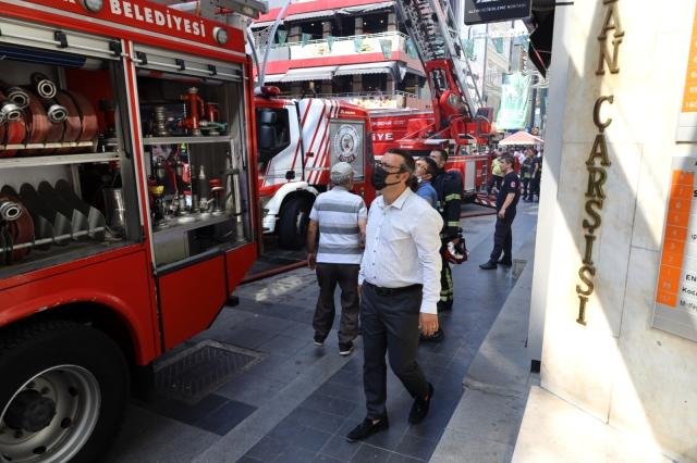 Yangında mahsur kalan engelli çalışanı zabıta kurtardı