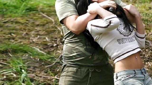 Yol ortasında şeytani tuzak! Bebek arabasını kontrol eden kadına tecavüz etti