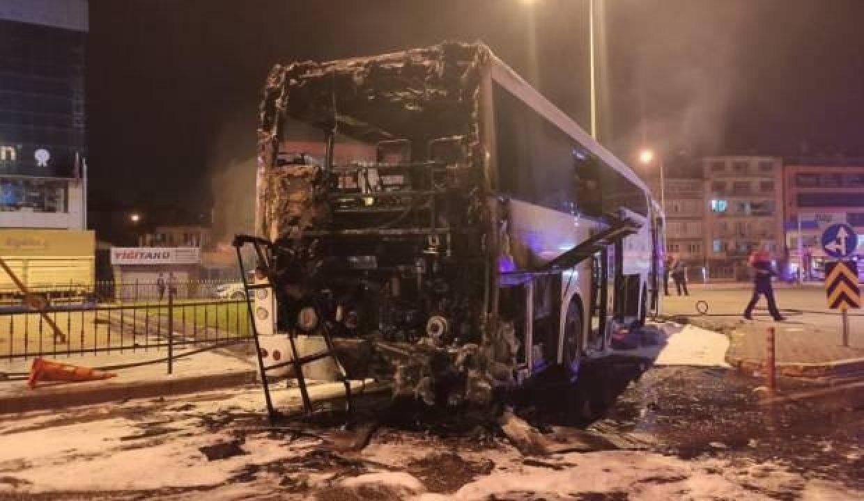 Yolcu dolu otobüs alevlere teslim oldu