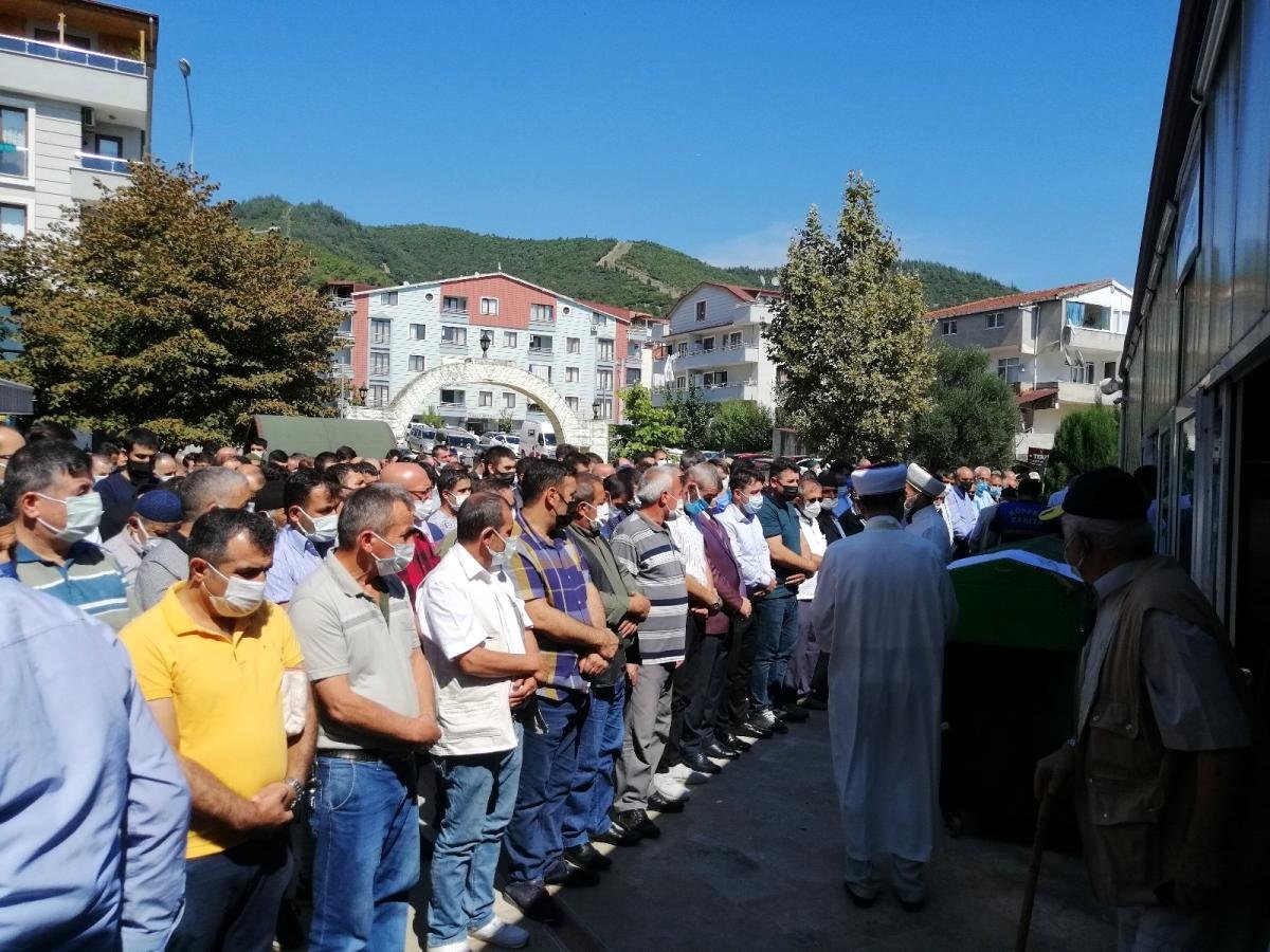 22 yaşındaki kurye koli taşırken kalbine yenik düştü