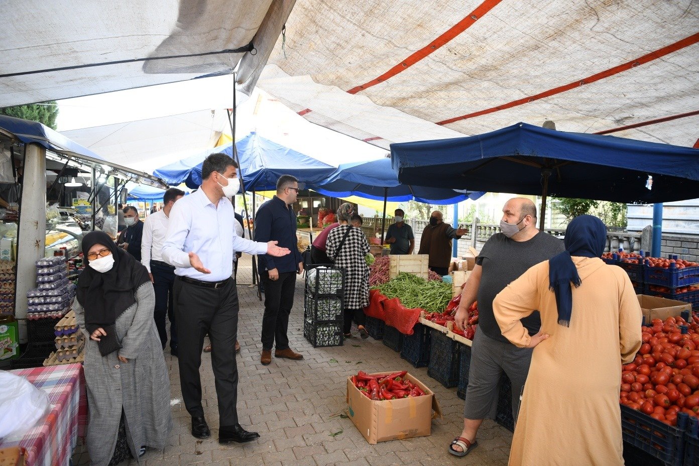 BAŞKAN KOCAMAN KARTEPE ESNAFLARINI YALNIZ BIRAKMIYOR