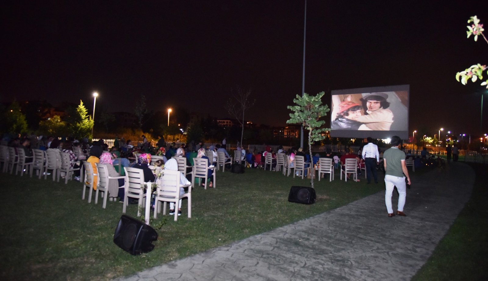 KARTEPE’DE YAZLIK SİNEMA “MAVİ BONCUK”LA DEVAM ETTİ