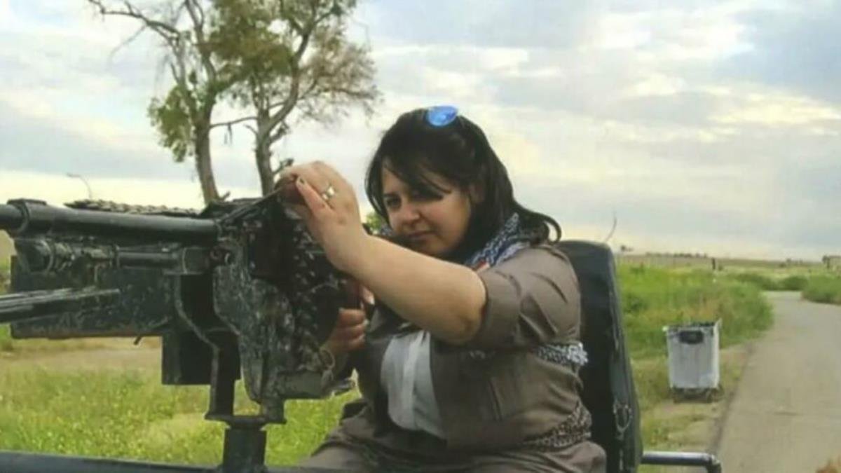 Almanya’daki seçimlere günler kala Yeşiller Partisi adayının silahlı pozları ortaya çıktı